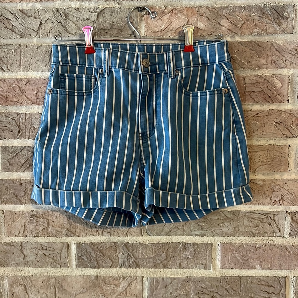 Women’s American Eagle mom shorts